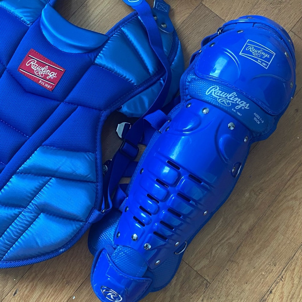 Rawlings catchers gear age 7-9 Like new.